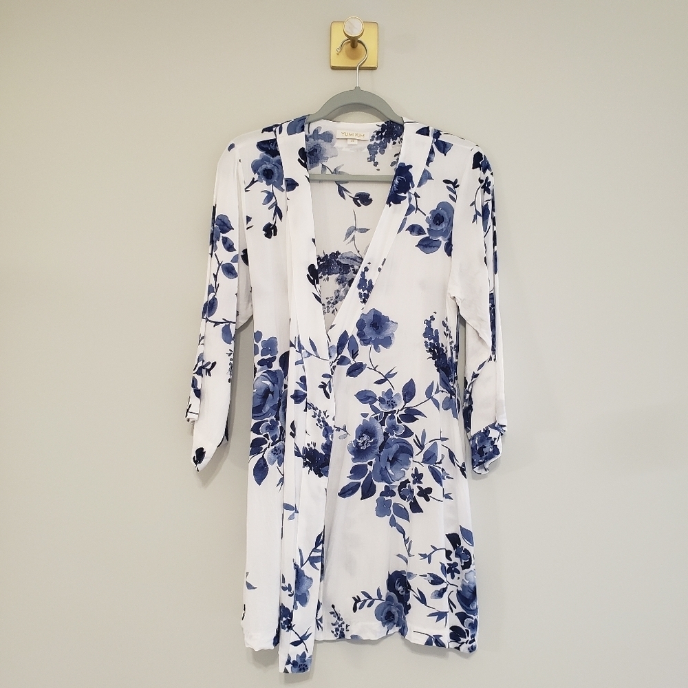 Yumi Kim Floral Dream Lover Kimono Robe Women XS Blue White Pockets missing belt